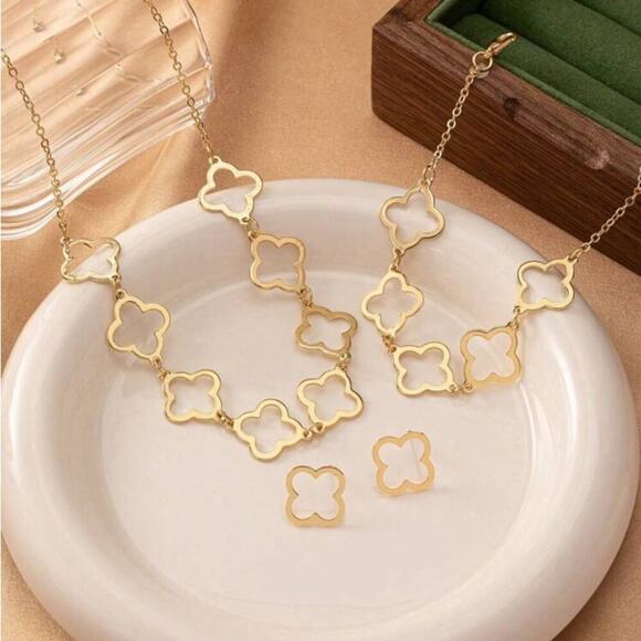 Gold Four Leaf Hollow Out Necklace Bracelet Matching Earrings Three Piece Set - Picture 3 of 5